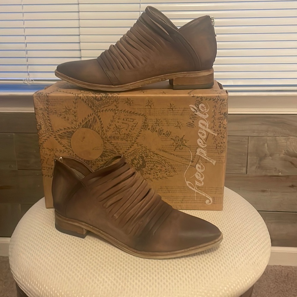 Free People ankle boots. Color is brown. Size 39 or 8.5